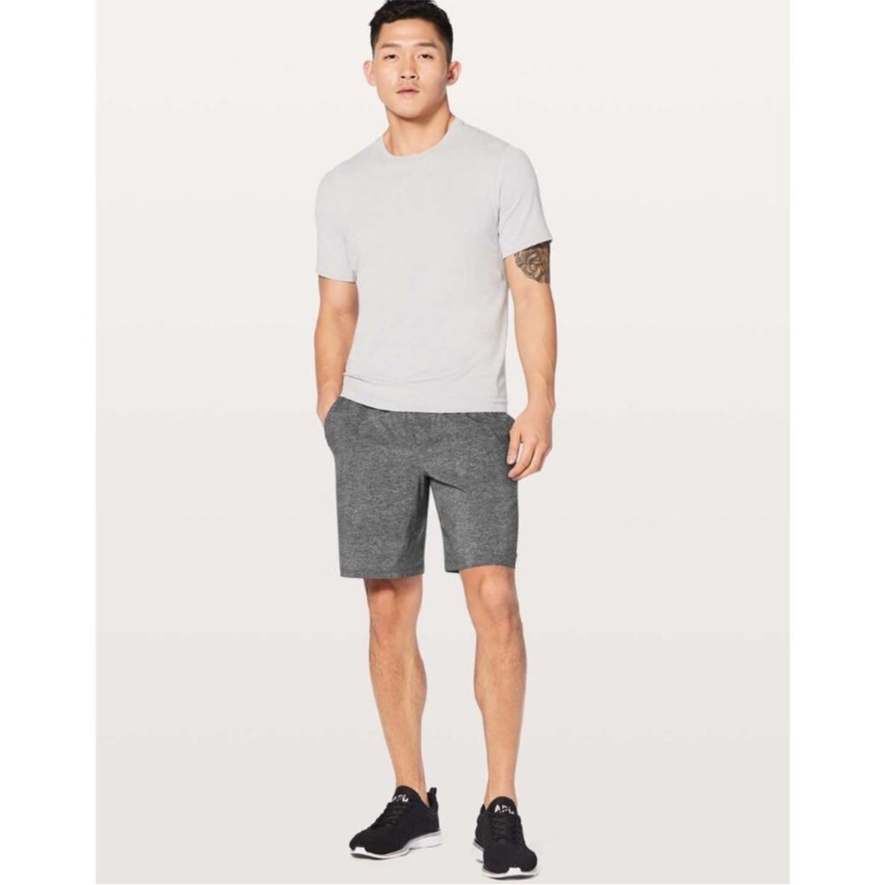 Men's Lululemon Grey Pace Breaker‎ Shorts lined 9" Size Medium EUC
